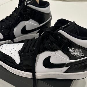 NWT WOMEN Air Jordan Black and White Sneakers